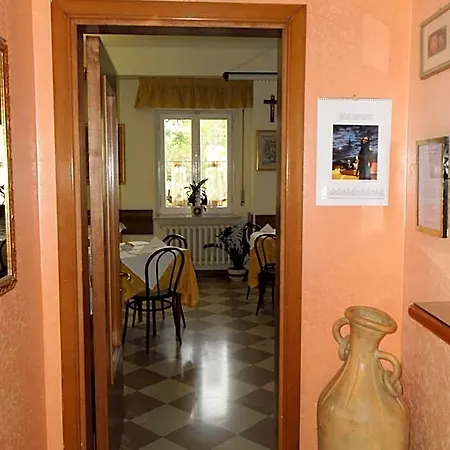 Roma Hotel 2*